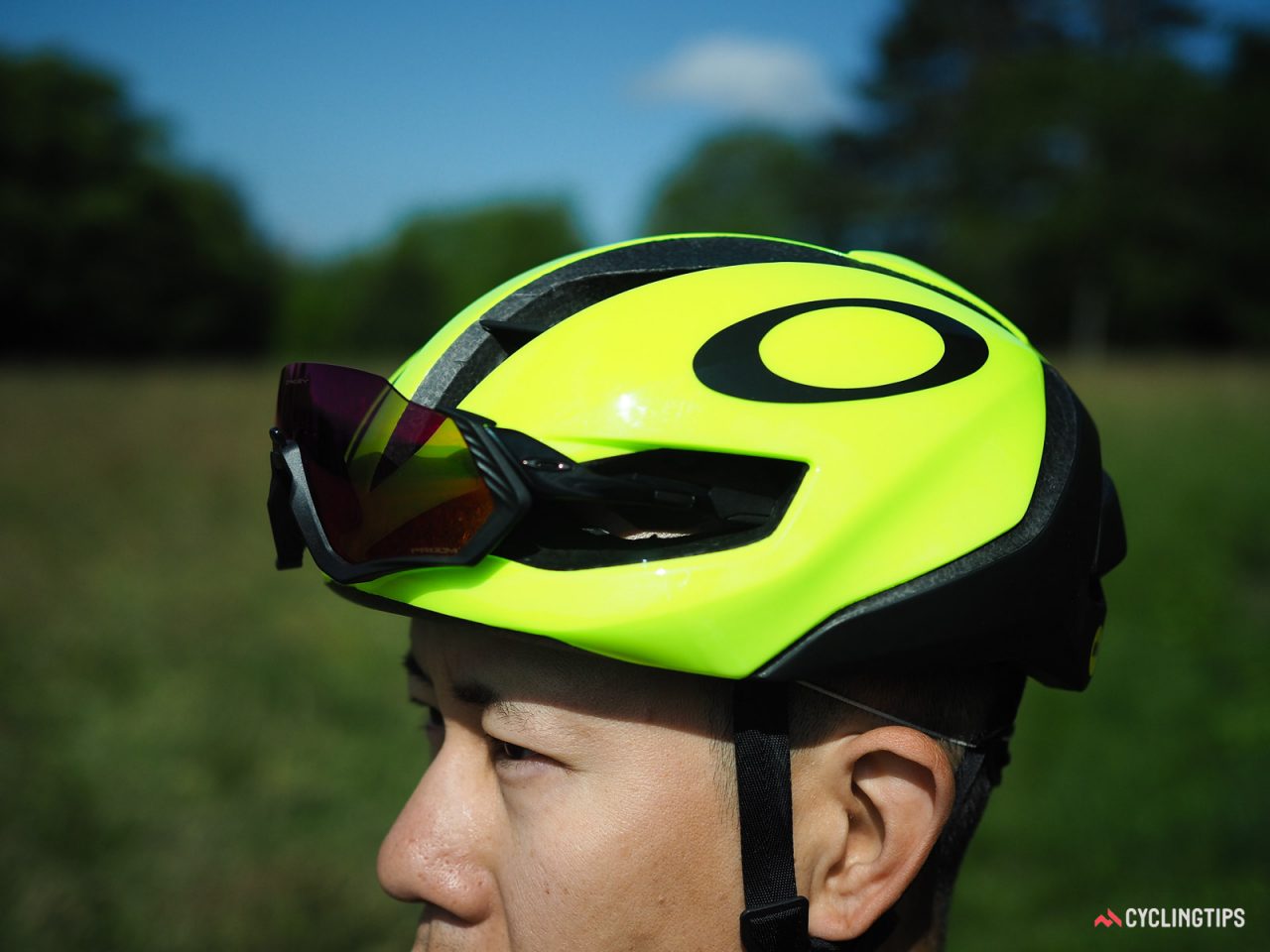 オークリー　ARO5　サイクルヘルメット　XLサイズ